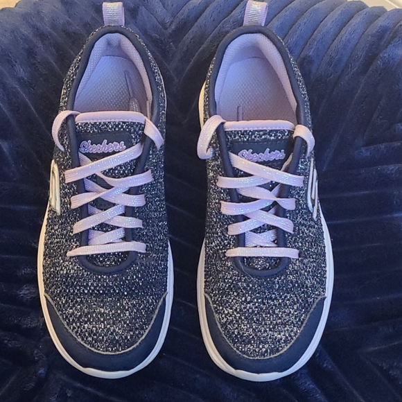 girls navy sketchers